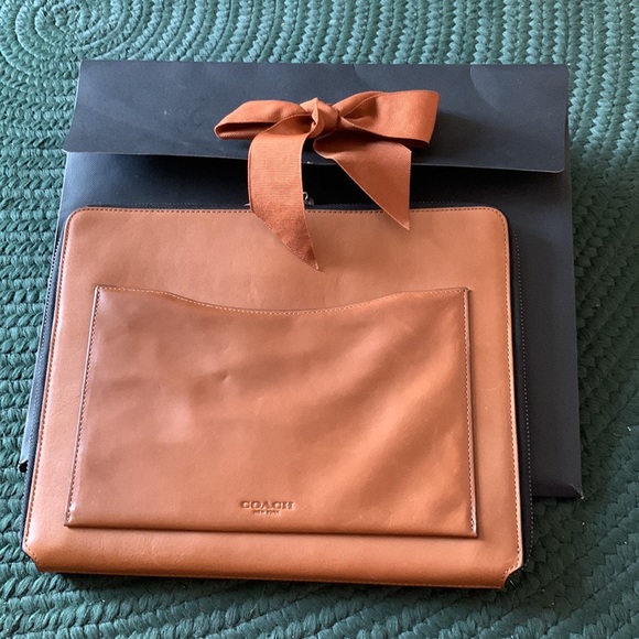 COACH messenger pouch. With credit card slots and storage pockets. Like NEW! - Picture 2 of 7